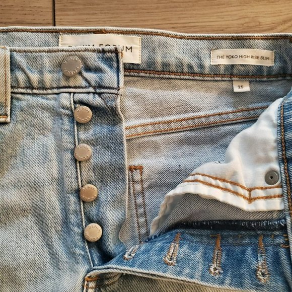 DENIM FORUM | The Yoko High Rise Slim in Light Blue Wash (Size 25) - Picture 7 of 14